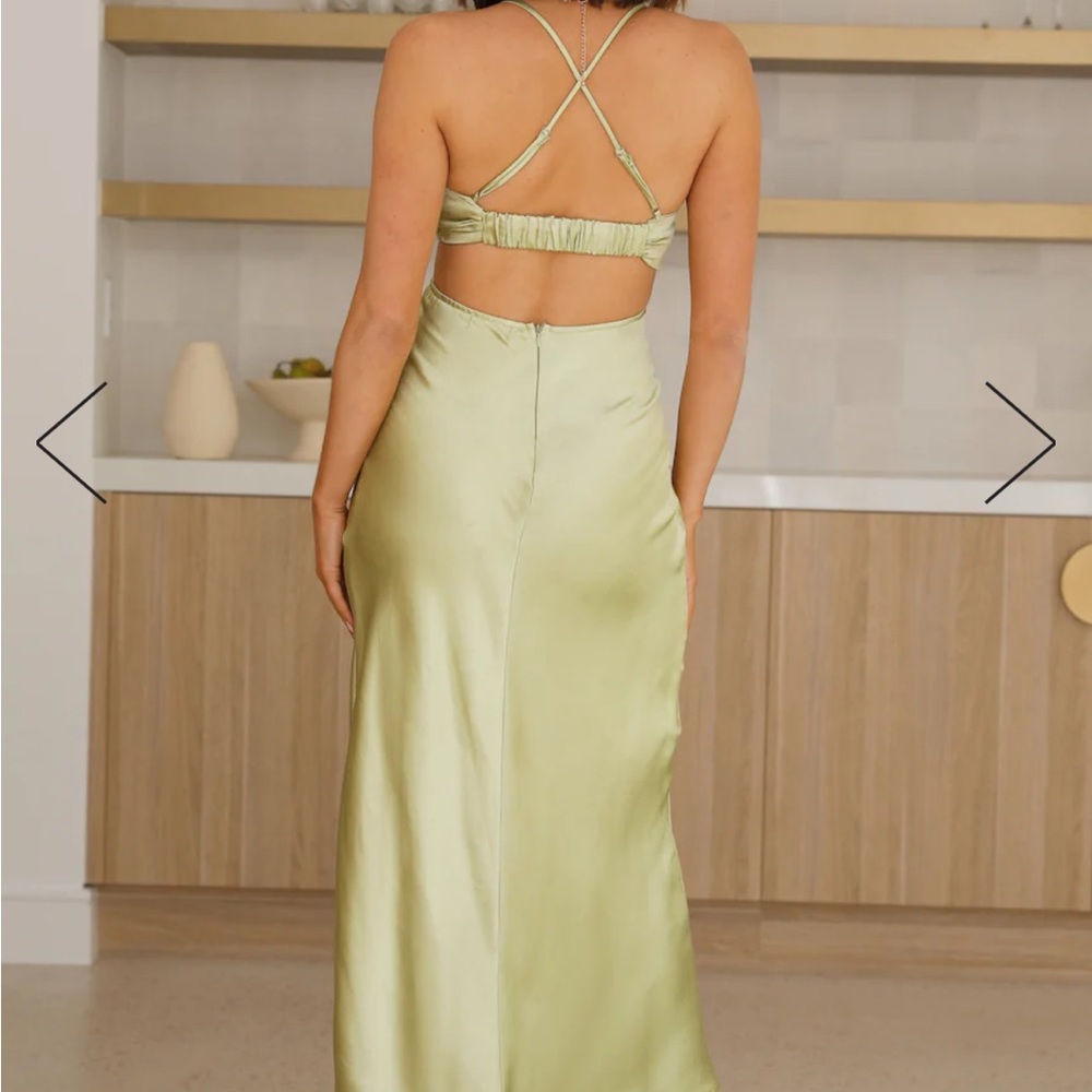 Bought it as a bridesmaid and wore it once. ready for a new love.